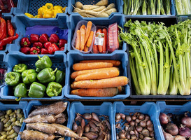 'Overheid kan morgen al beginnen met schrappen btw groente en fruit'