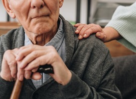 Ouderen in de Stelle minder vaak gedoucht en later uit bed in zomerperiode