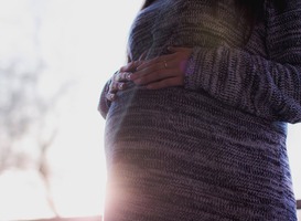 Minder vrouwen roken voor, tijdens en na de zwangerschap