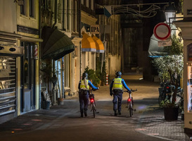 'Neem avondklok en coronatoegangsbewijs op in coronawet'