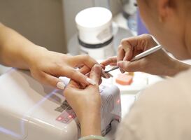 Dermatologen waarschuwen voor allergische reactie door acrylnagels