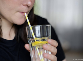 Onderzoek naar PFAS in papieren rietjes en gevaren ervan voor volksgezondheid