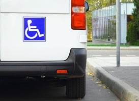 Invalidebus voor meervoudig gehandicapte tiener gestolen en total loss