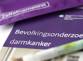 Startleeftijd bevolkingsonderzoek darmkanker moet omlaag, petitie aangeboden